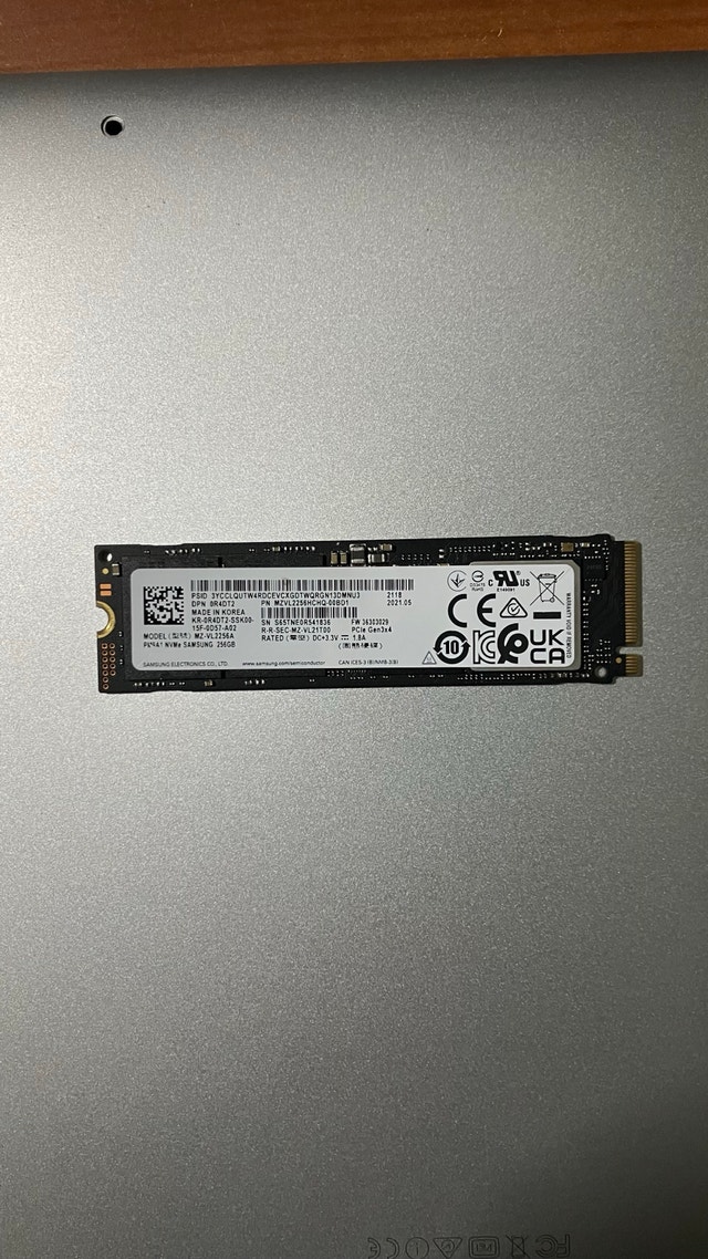 Samsung 256GB NVMe SSD - photo 2