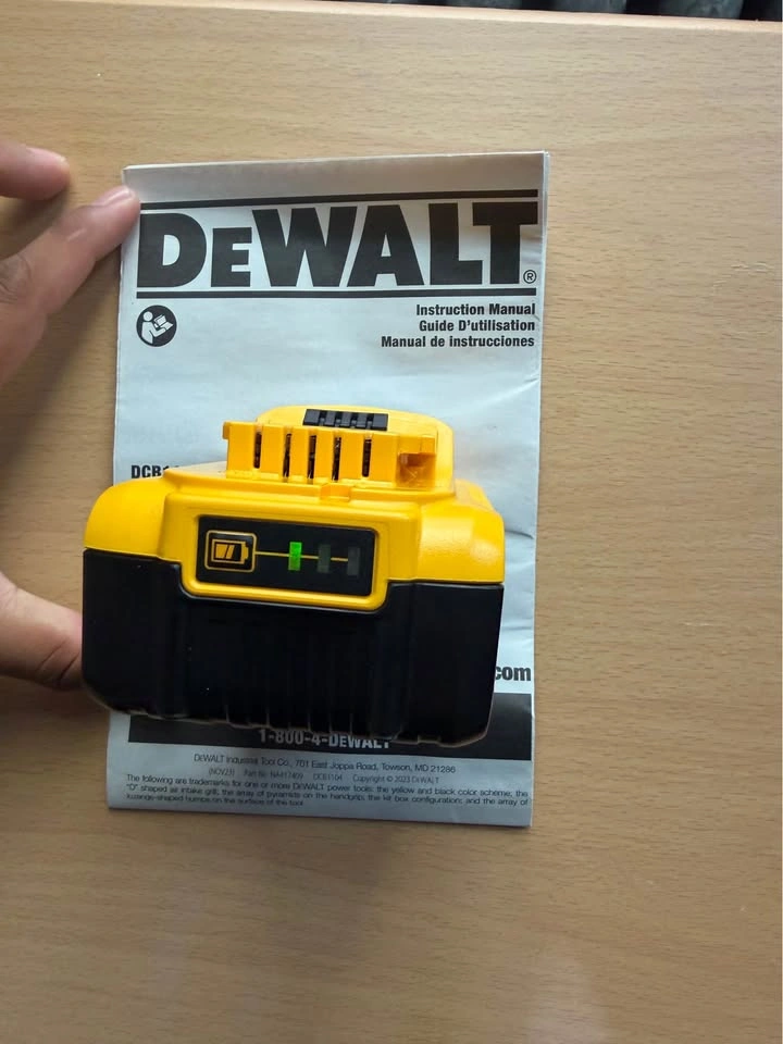 🔋 DEWALT DCB205 20V MAX XR 5.0Ah Battery – Genuine OEM - photo 2