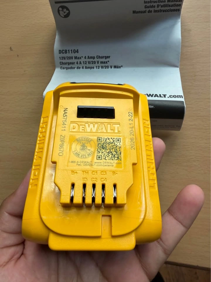 🔋 DEWALT DCB205 20V MAX XR 5.0Ah Battery – Genuine OEM - photo 3