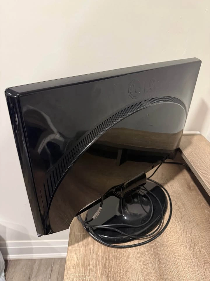 LG Flatron Monitor - photo 2