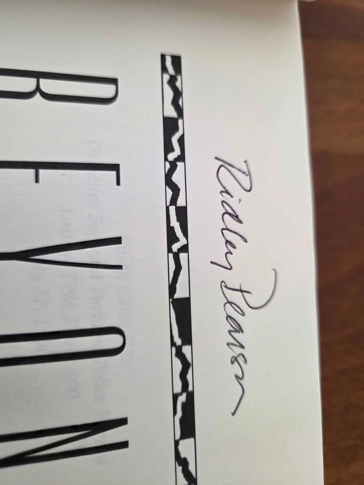 Beyond Recognition - Signed Ridley Pearson 1997 First Edition - photo 3