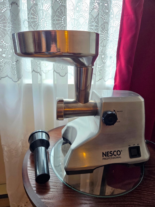 Nesco Professional Electric Meat Grinder - Stainless - Works