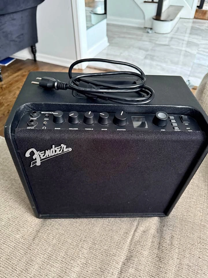Fender Mustang LT25 Guitar Amp