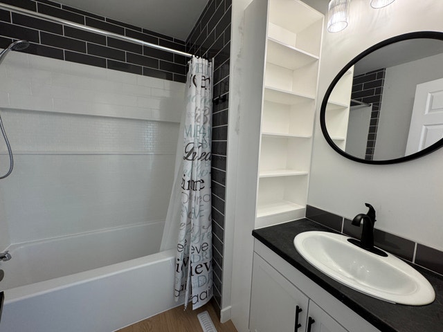 BEAUTIFULLY RENOVATED HOME FOR RENT - photo 5