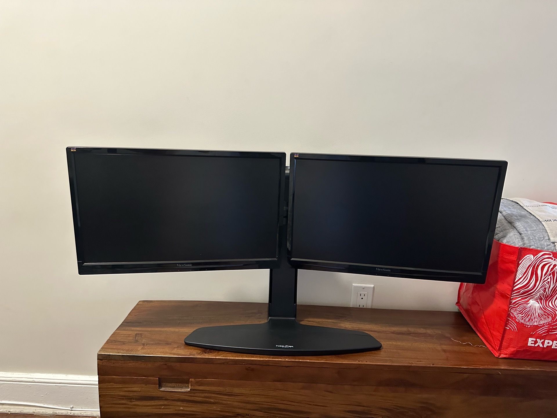 Dual Monitor stand included monitors