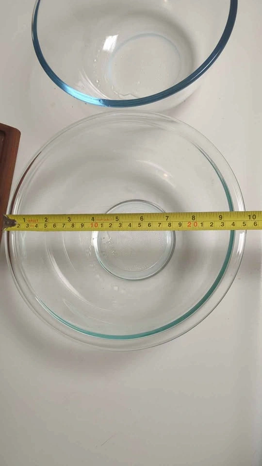 Pyrex Glass Mixing Bowls - Set of 2 - photo 2