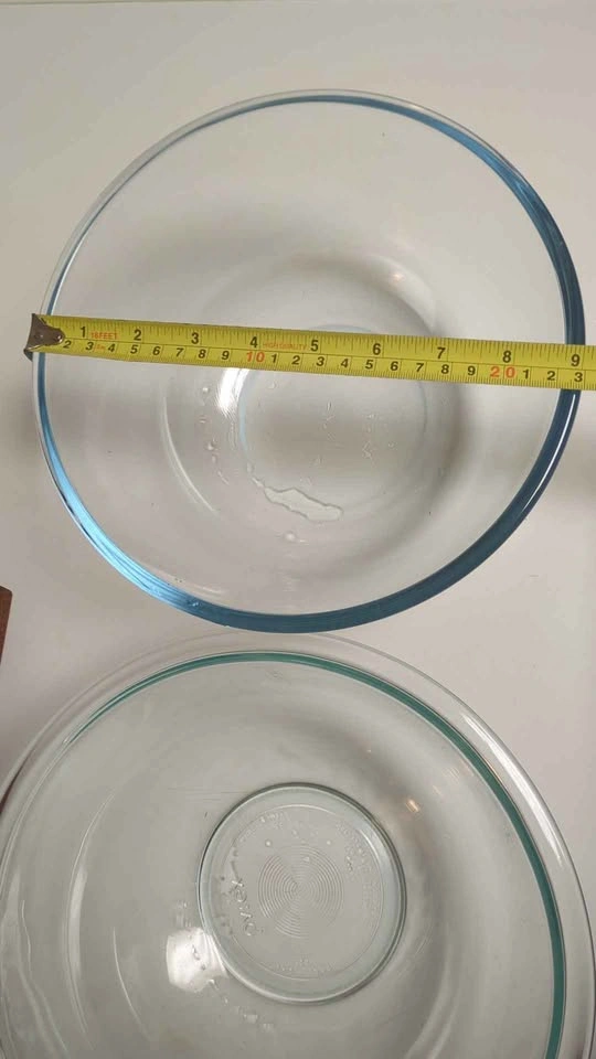 Pyrex Glass Mixing Bowls - Set of 2 - photo 3