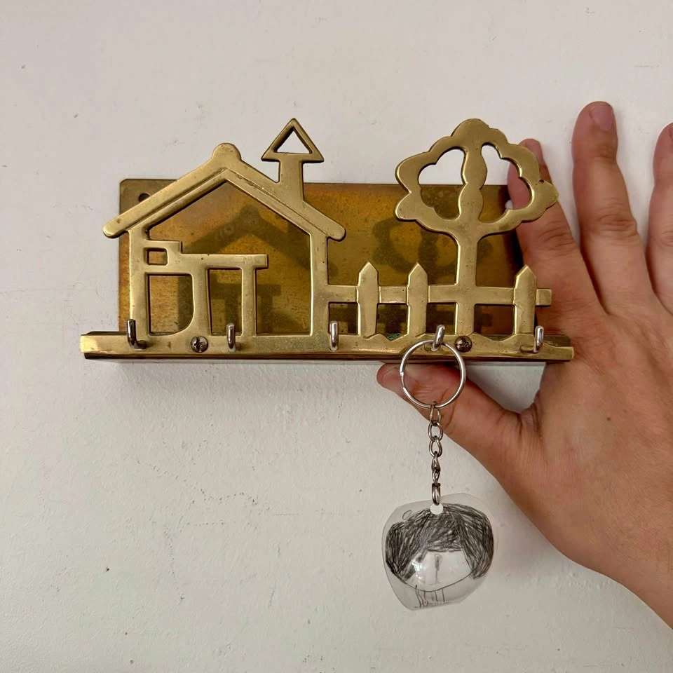 Vintage Brass House & Tree Key Holder – 5 Hook Wall Rack