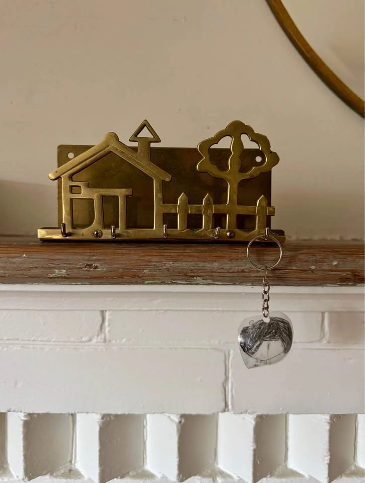 Vintage Brass House & Tree Key Holder – 5 Hook Wall Rack - photo 2