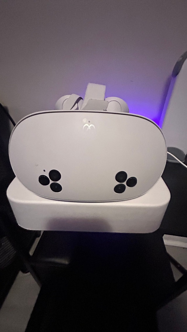 Meta Quest 3S + Charging Dock