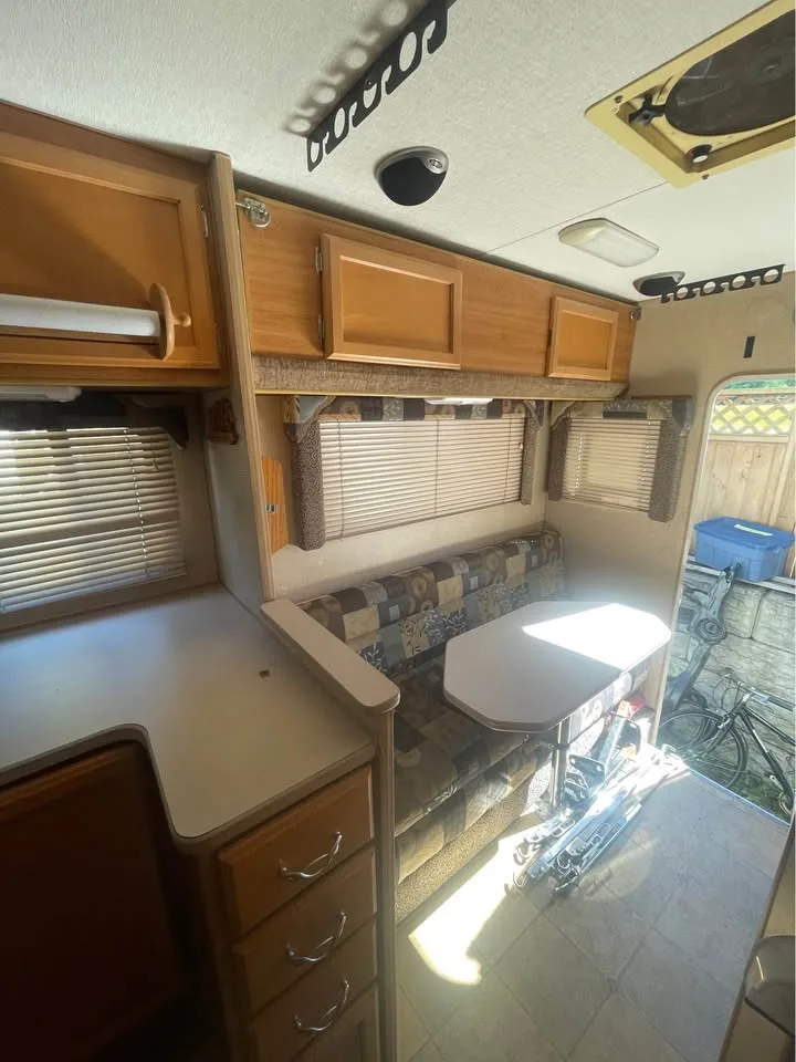 2007 Lance 1055 Longbox Truck Camper image indicator(4)