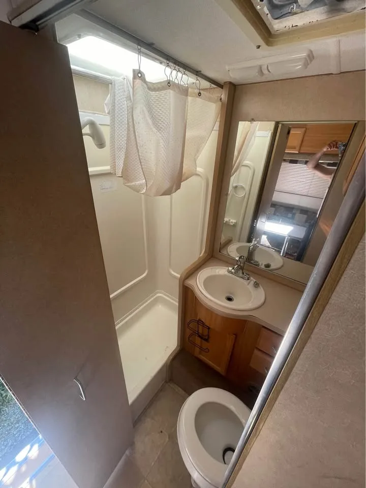 2007 Lance 1055 Longbox Truck Camper image indicator(5)