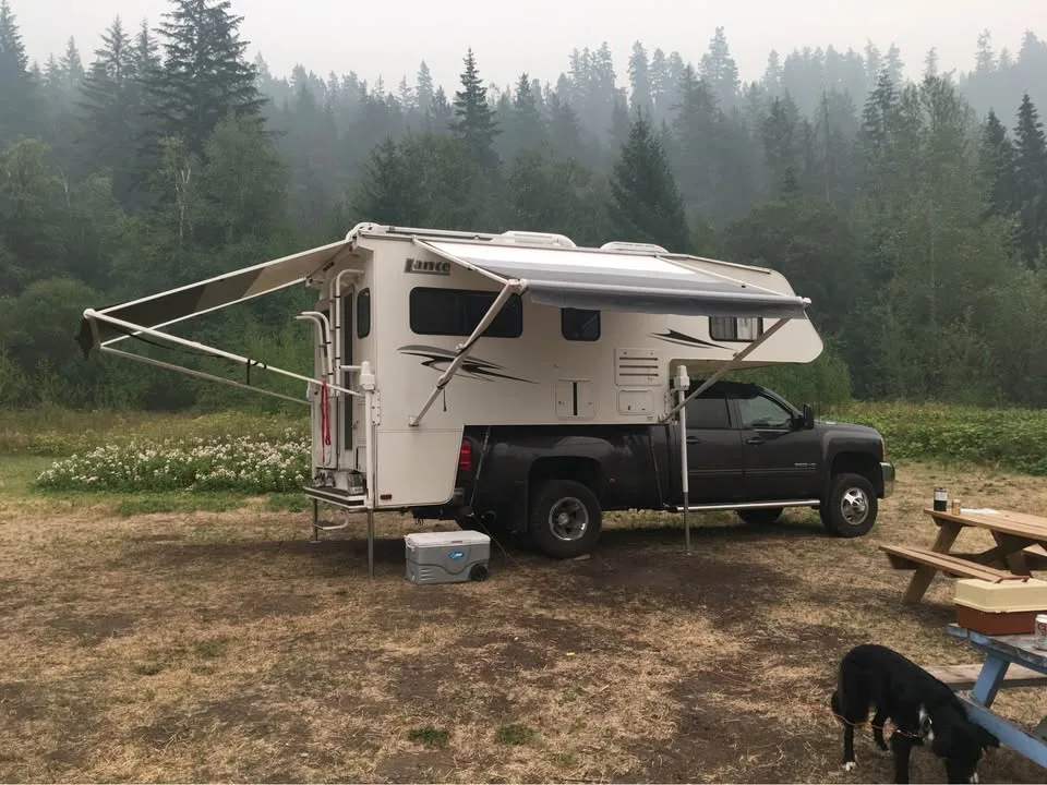 2007 Lance 1055 Longbox Truck Camper image indicator(10)