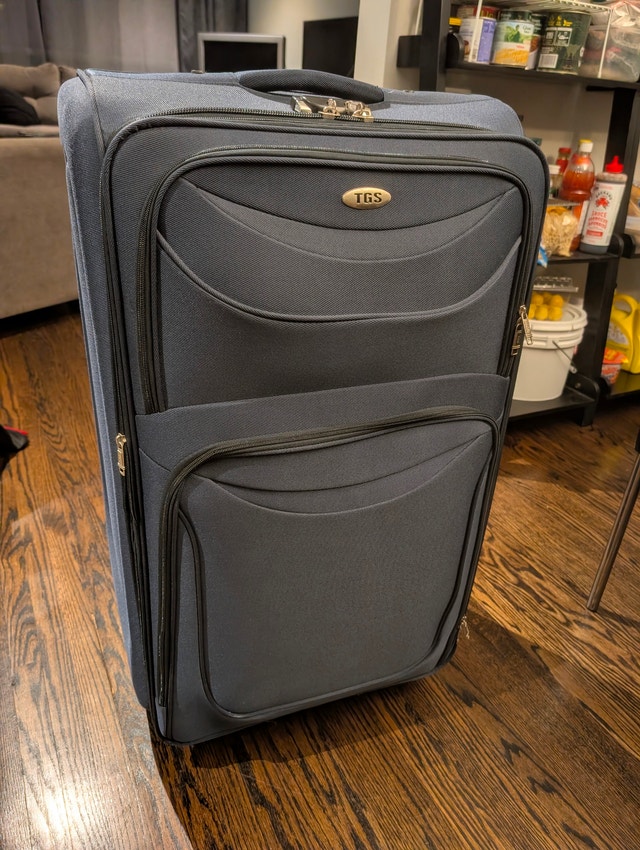 Extra Large 32" Expandable Spinner Suitcase w/ Combination Lock
