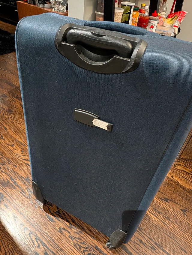 Extra Large 32" Expandable Spinner Suitcase w/ Combination Lock - photo 4