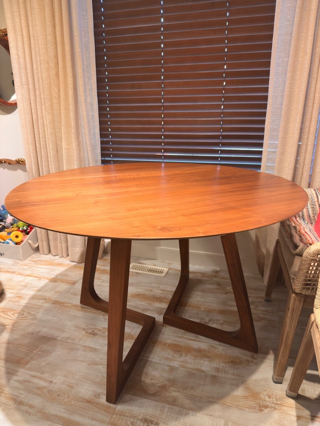 Round Wooden Dining Table - photo 2