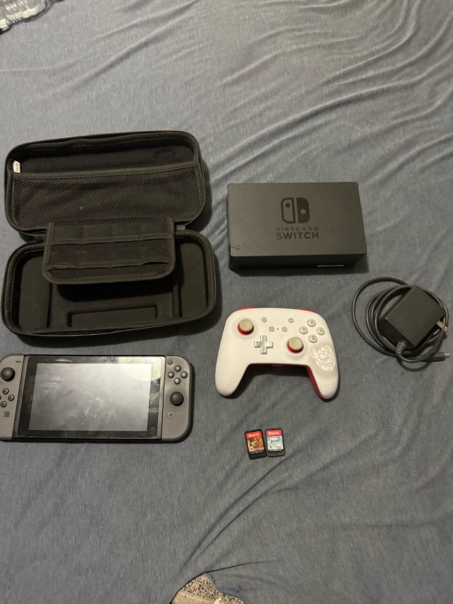Nintendo Switch Bundle + 3 Games + Mario Controller