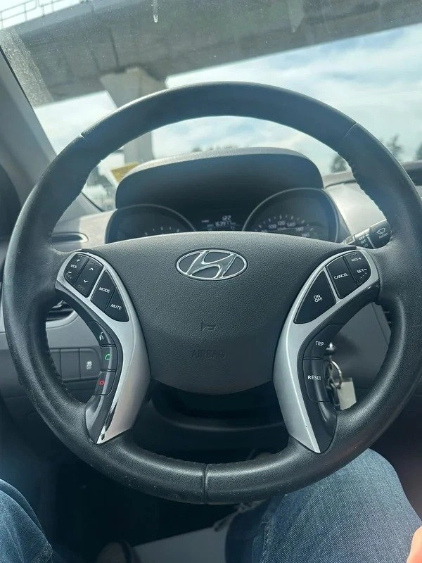2012 Hyundai Elantra - photo 3