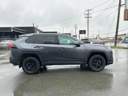 2023 Toyota RAV4 LE - photo 4