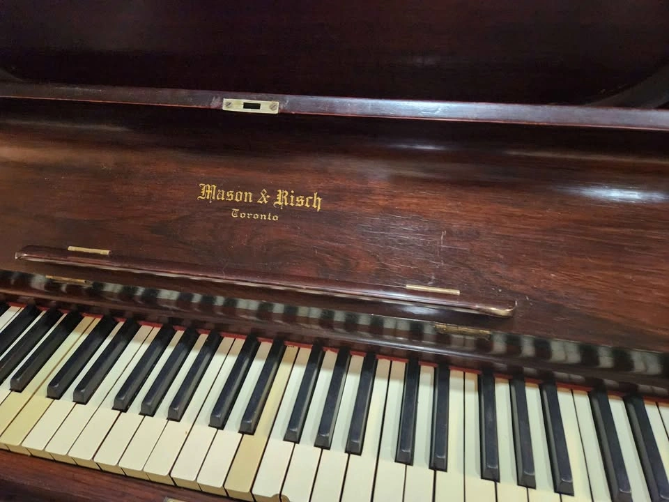Mason & Risch Upright Piano - photo 4
