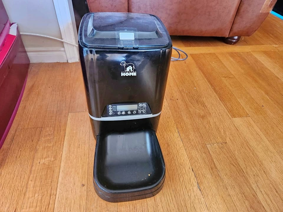 Automatic Pet Feeder