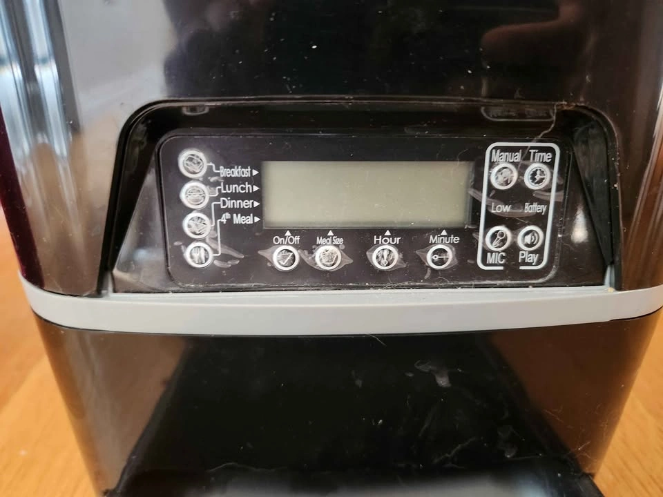 Automatic Pet Feeder - photo 2
