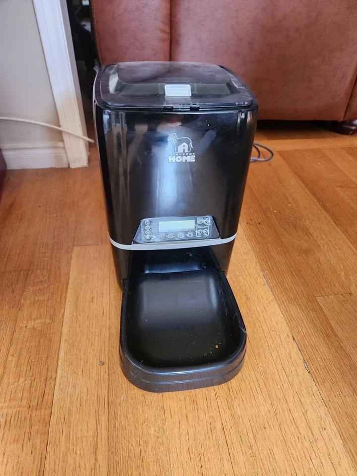 Automatic Pet Feeder - photo 3