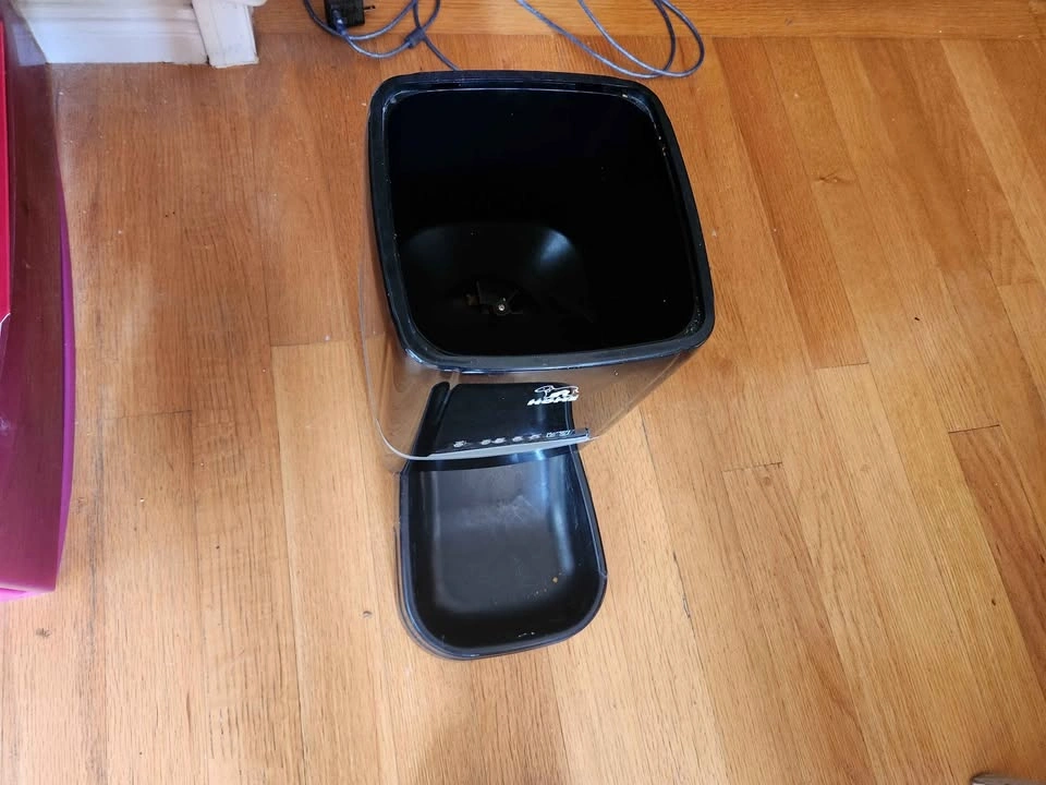 Automatic Pet Feeder - photo 4