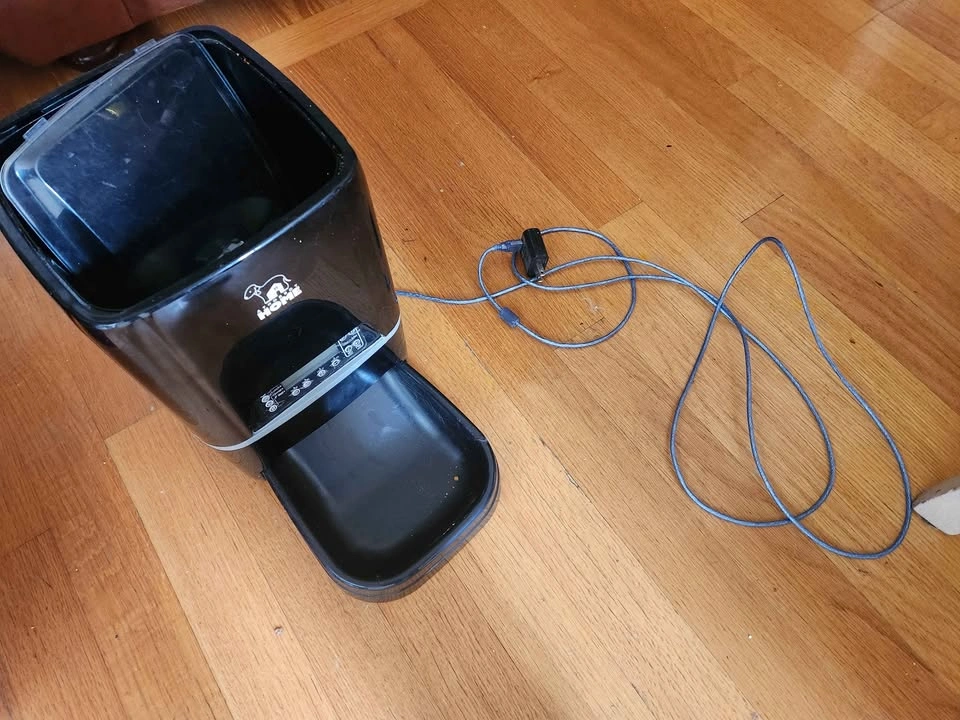 Automatic Pet Feeder - photo 5