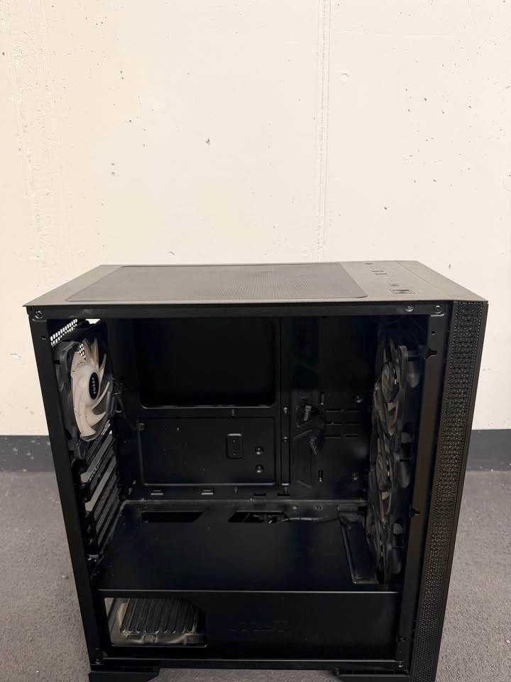 MSI Mid-Tower Gaming Case - photo 2