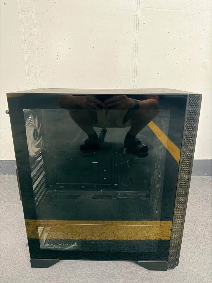 MSI Mid-Tower Gaming Case - photo 3