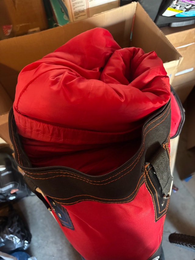 60 lbs boxing bag with gloves - photo 2