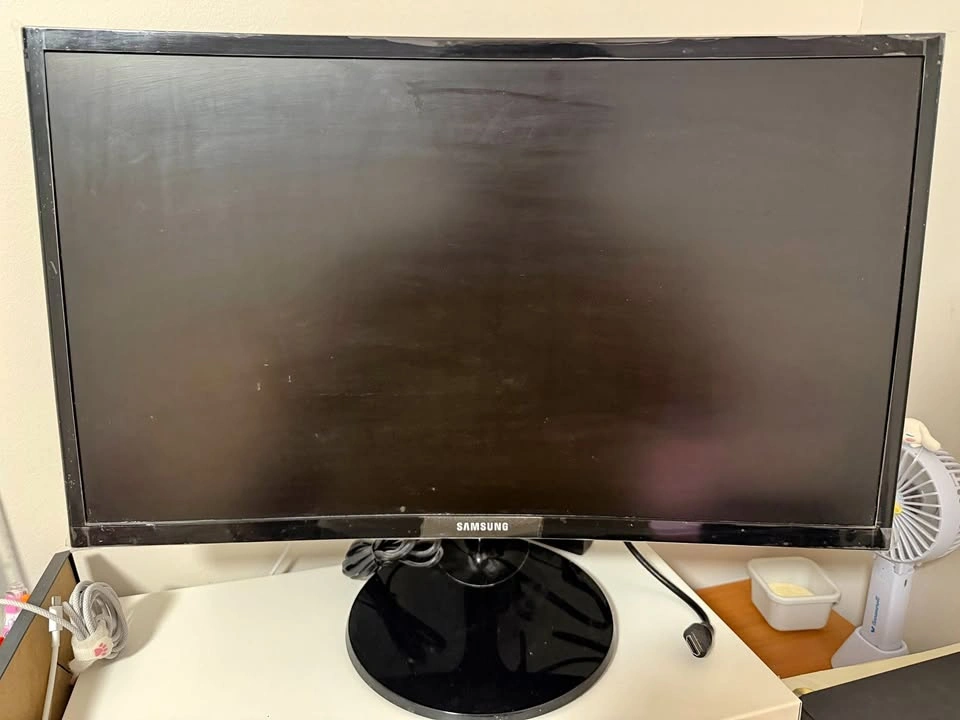 Samsung 24" Essential Curved Monitor (C24F390FHN)