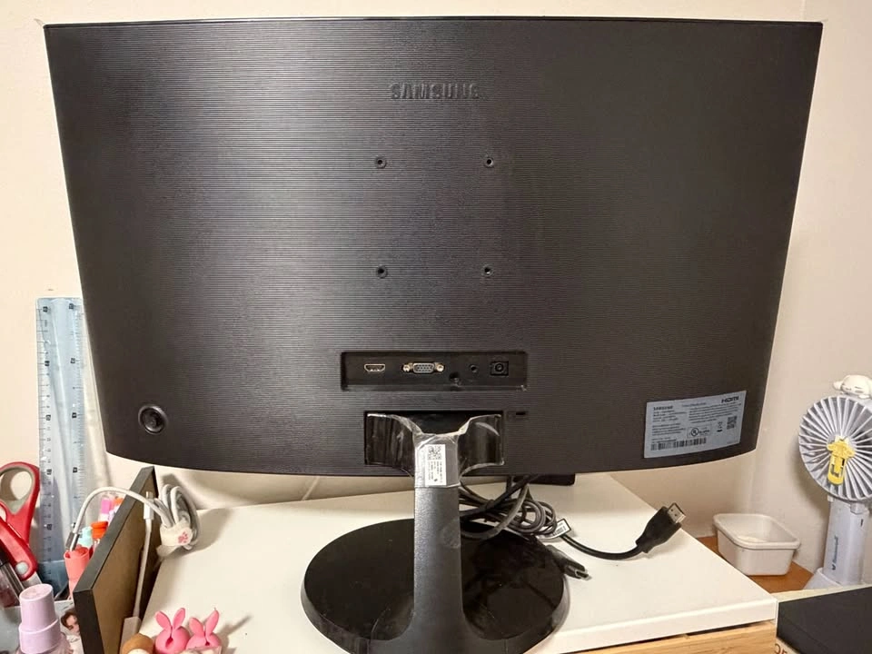 Samsung 24" Essential Curved Monitor (C24F390FHN) - photo 2