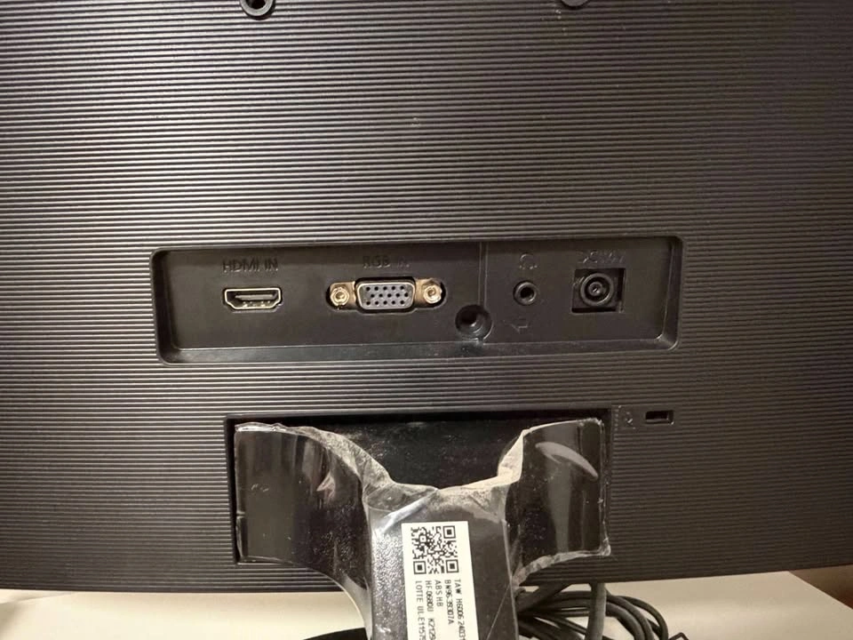 Samsung 24" Essential Curved Monitor (C24F390FHN) - photo 3