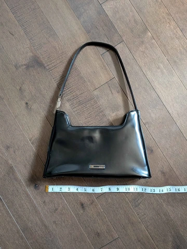 Authentic Black Guess Purse - photo 2