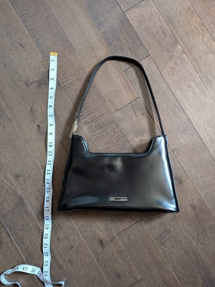 Authentic Black Guess Purse - photo 3