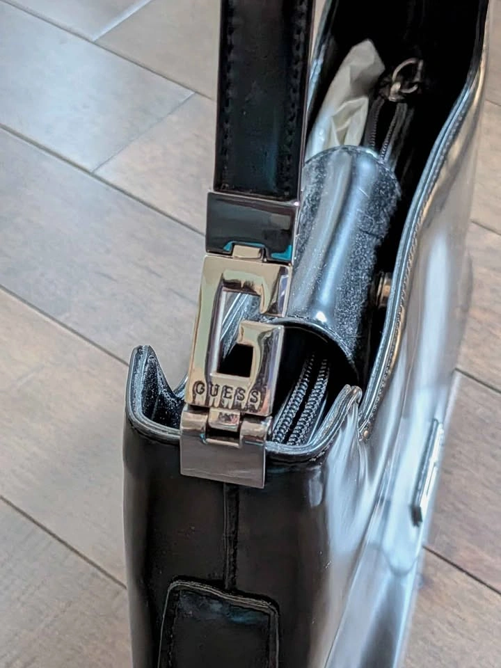 Authentic Black Guess Purse - photo 4