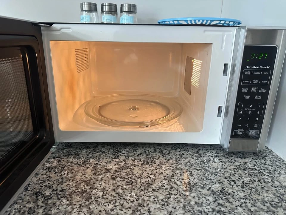 Hamilton Beach Microwave - photo 2