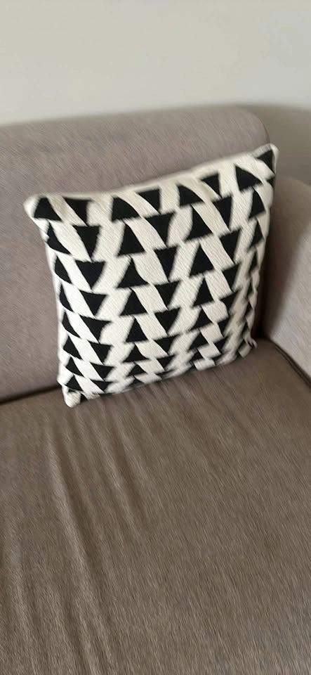 Black and White Geometric Triangle Throw Pillow (qty:4)