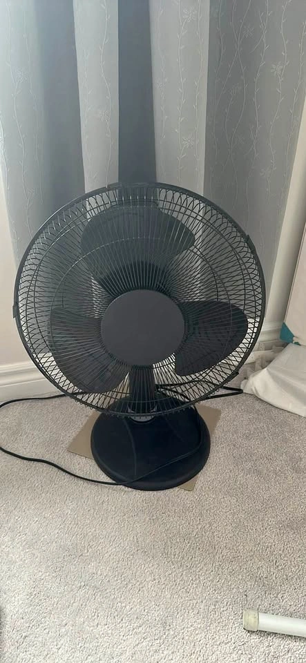 Black Oscillating Desk Fan