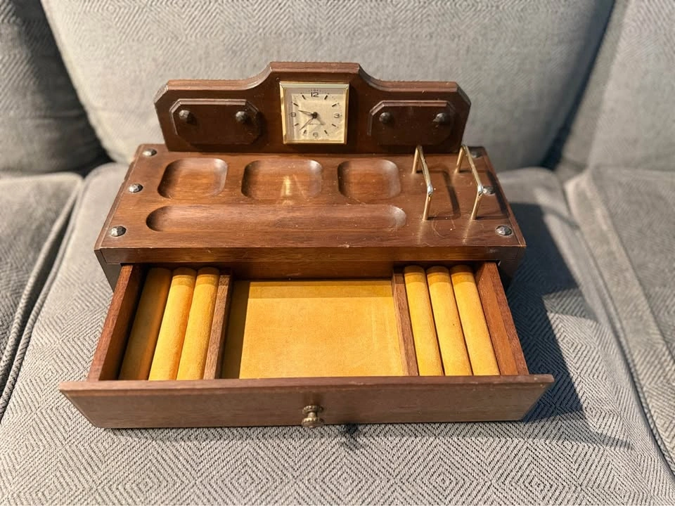 Vintage Wooden Men’s dresser valet organizer with clock - Rare - photo 2