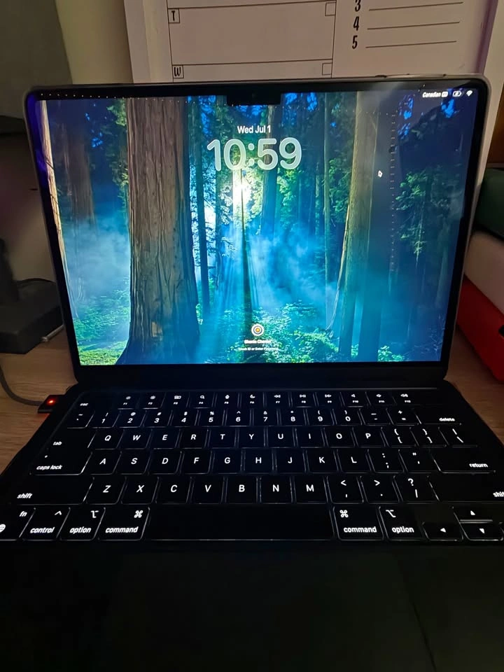 MacBook Air M2 2022 13.6" Midnight Mint Condition