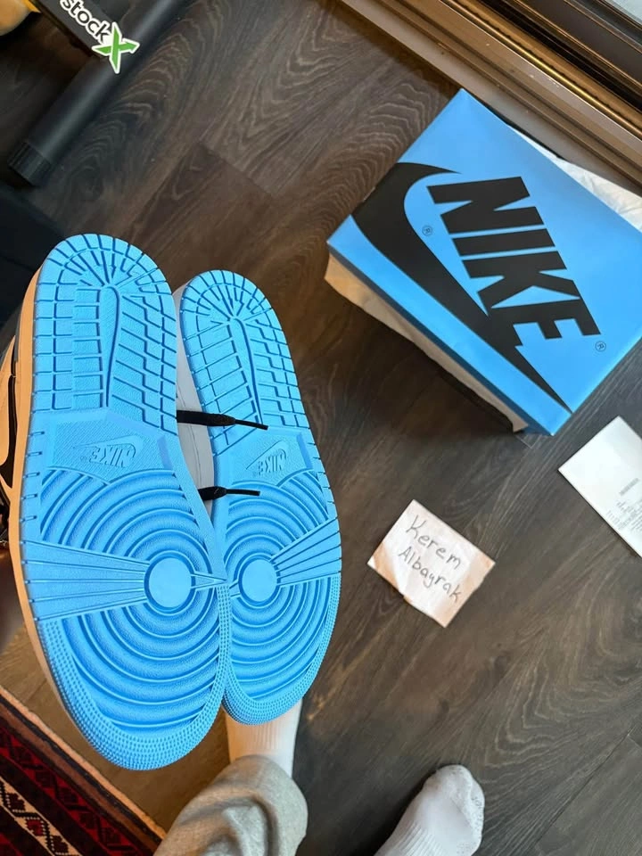 Air Jordan 1 High UNC toe - photo 4