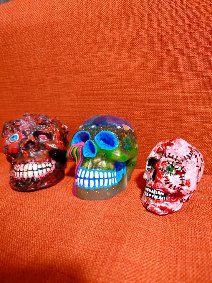 Handmade Hand Painted Acrylic/Epoxy Skulls Statue Heads - photo 3
