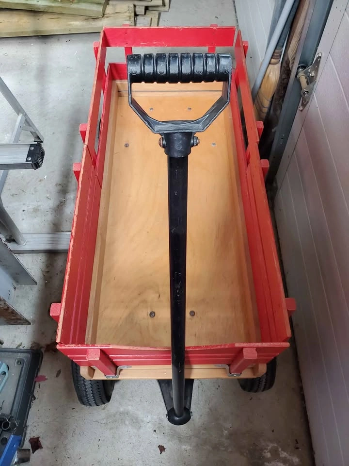 Radio Flyer All-Terrain Wagon with air-filled tires - photo 3