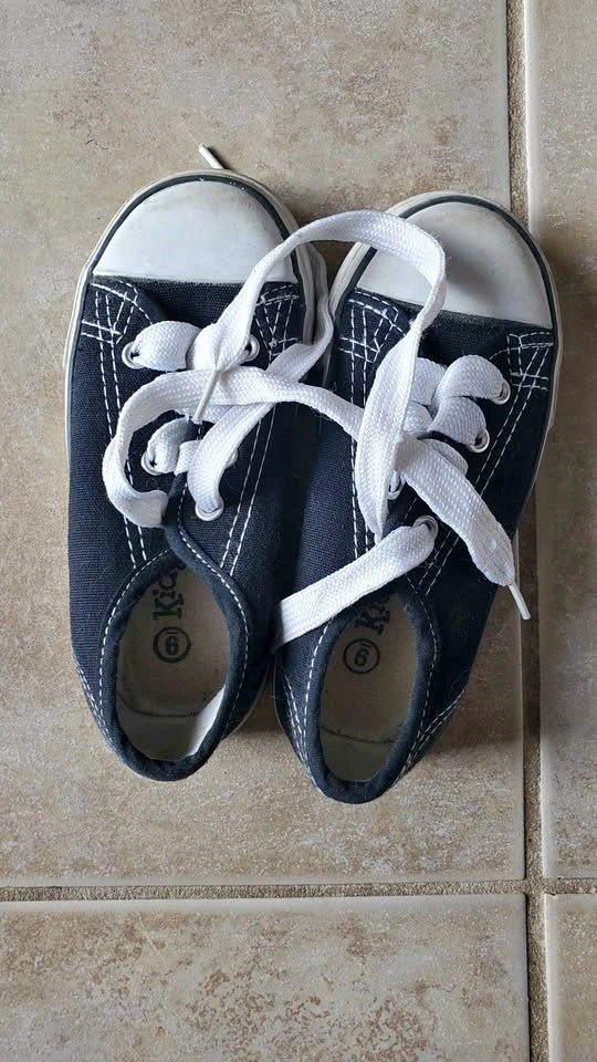 Toddler size 9 converse shoes