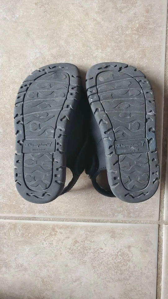 Champion sandals/water shoes toddler size 7 - photo 2