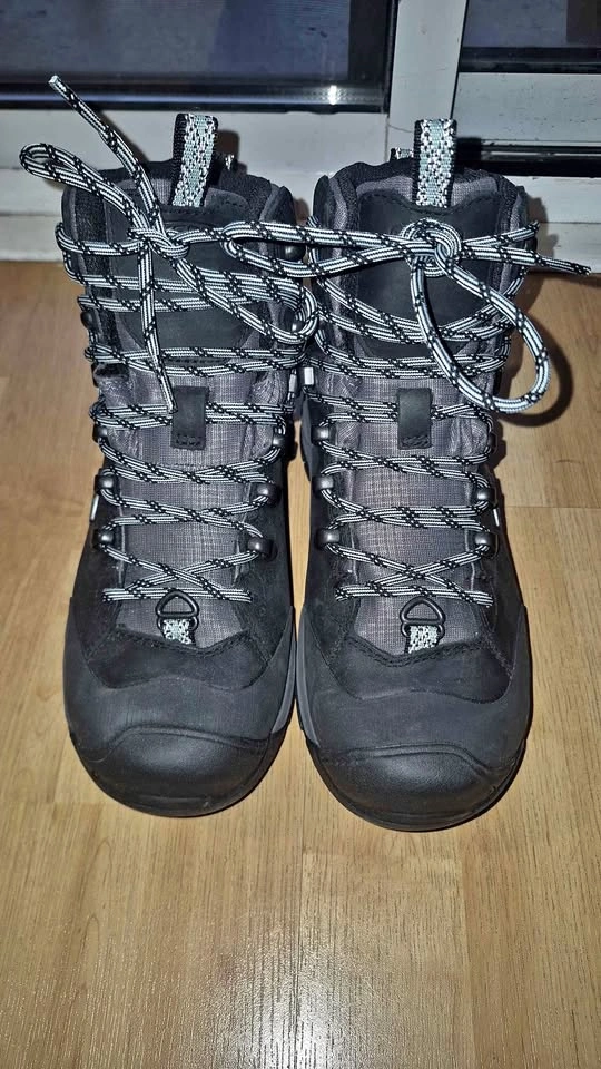 Brand New KEEN Women’s Winter Hiking Boots – Size 6 – Black/Grey