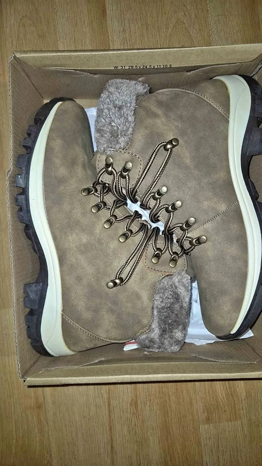 Brand New Viscozzy Women’s Winter Boots – Size 9 – Faux Fur Line